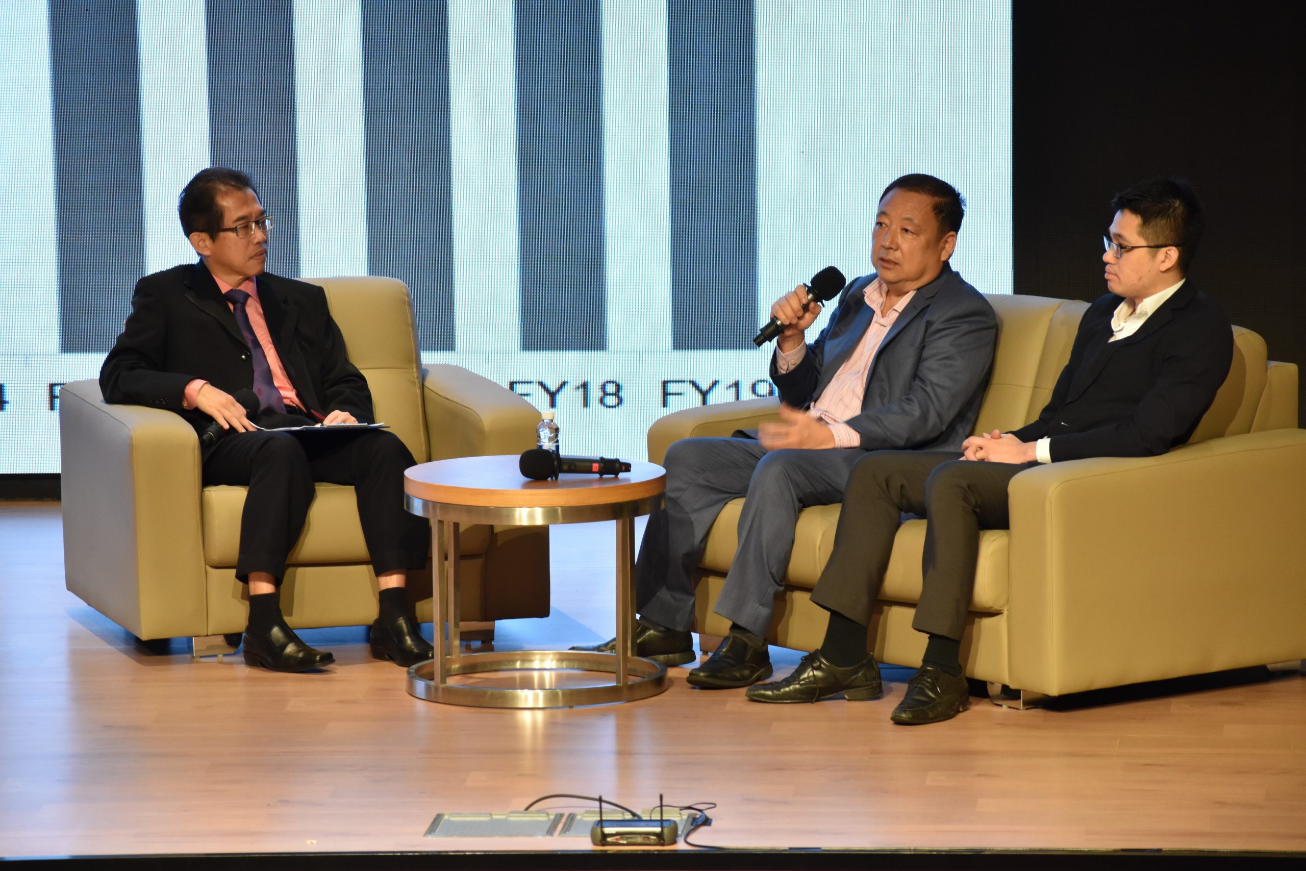 The Busy Weekly Annual Investment Outlook Seminar《资汇》投资飨宴